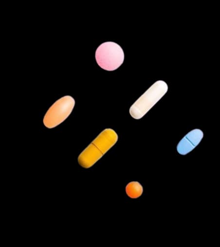 6 different types of pills on a light blue background, representing the AI-powered deprescribing advisor tool